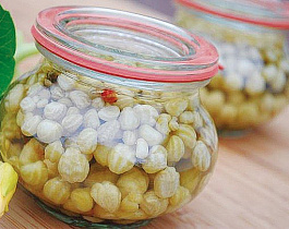 Маринованные каперсы